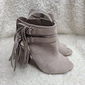 Vince Camuto Women's Catinca Fringed Ankle Boot,‎ Mesa Taupe size 7